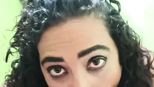 Arkadaşım bana sakso çekiyor ve tüm sütümü yutuyor