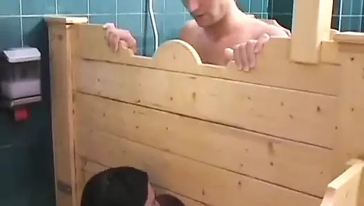 Duvar deliğinden başlıyor