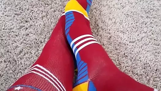 Ayaklarım ve bacaklarım süper kahraman çoraplarıyla