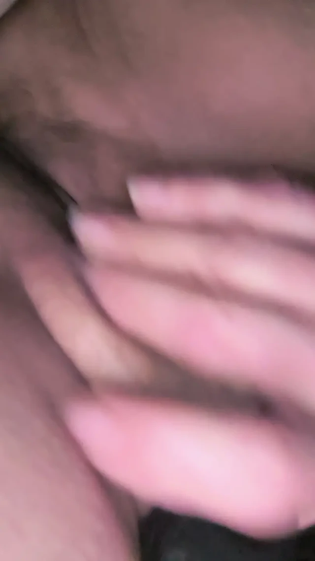 Hotmomof2502 mastürbasyon yapıyor