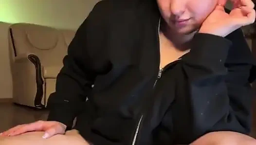 Jucielussie Deepthroat and cumming close up