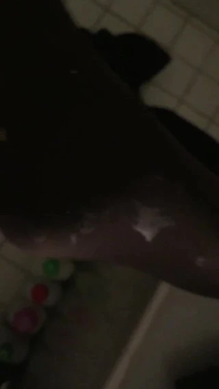 Külotlu çoraplı ayaklar - yakın çekim - boşalma