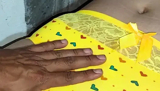 I'm a virgin! Oh yes, that's so good! Slowly penetrate my pussy in this Tamil Indian video.