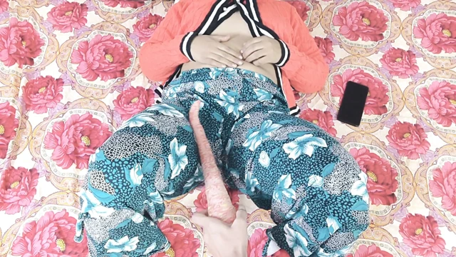 Hintli desi kız arkadaş havuç seks kızıyla amcık sikişi