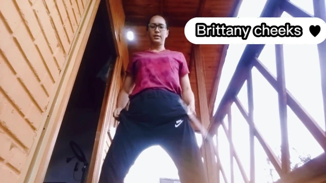 Egzersizle sabah için mükemmel başlangıcın tadını çıkarıyor