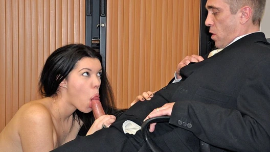 O banka müdürü tarafından becerdin alır