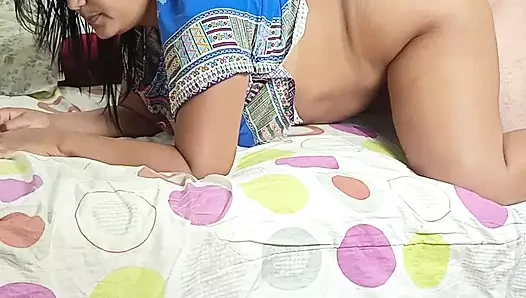 Sikiş hintli teyze duşta fışkırtıyor