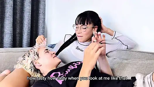 Otur ve bacaklarını aç