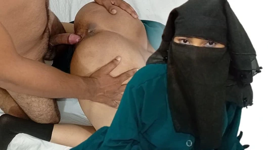 Müslüman kadınlar domaltarak sert sikişiyor