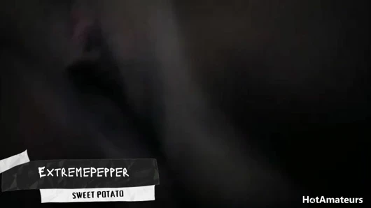 Benim obur kedime tatlı patates yapıştırıyorum