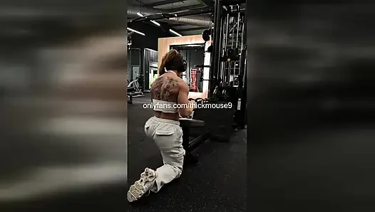 TIKTOK KAZASı 18 YAŞıNDAKI CANLı YAYıN SıRASıNDA KREMSI AMCıĞı SıZDıRıYOR