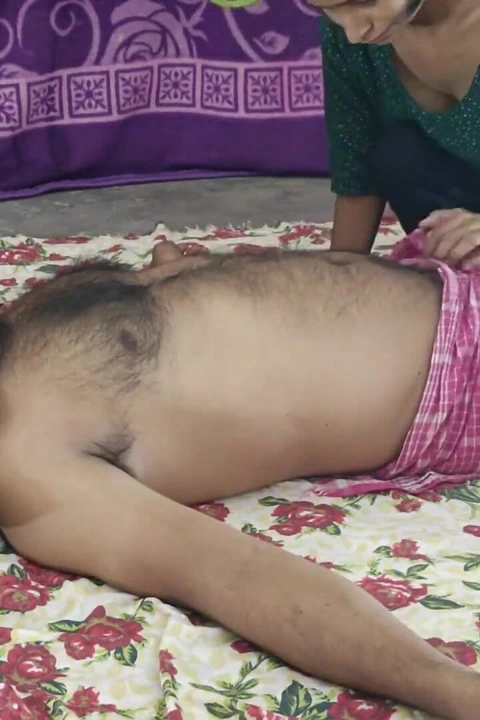 Ateşli ateşli kız Parnita