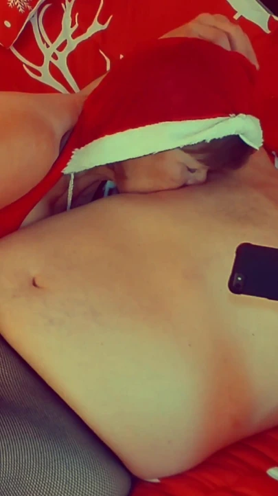 Nine Carmen'in Noel emiyor, diddling ve 2 pozisyon sikiş orgazmı