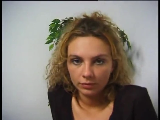 Sarışın tatlım bakış açısıyla parmaklamadan önce mastürbasyon yapıyor