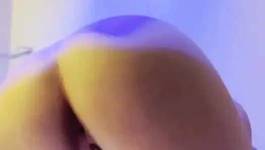 Seksi esmer duşta fışkırtıyor!