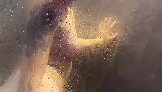 Arap kız başörtüsünü çıkarıyor çünkü çok azgın ve sevişmek istiyor