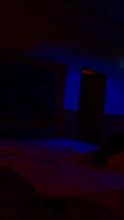 Kırmızı ışıklı motelde sert sikiliyor bölüm 3 | Klip 1