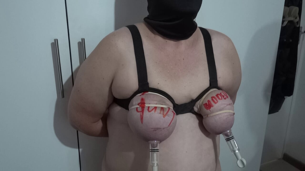 Maskedkinky - zevki için meme işkencesi