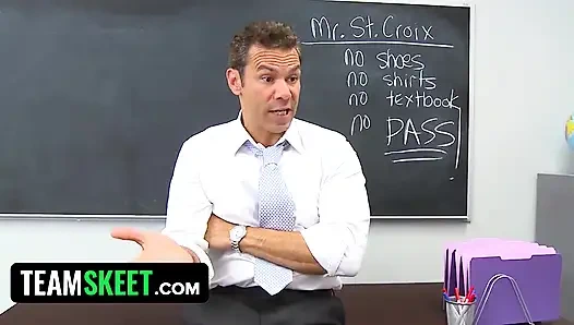 Ateşli üniversiteli kız öğretmeninin yarağını gırtlağına kadar emiyor