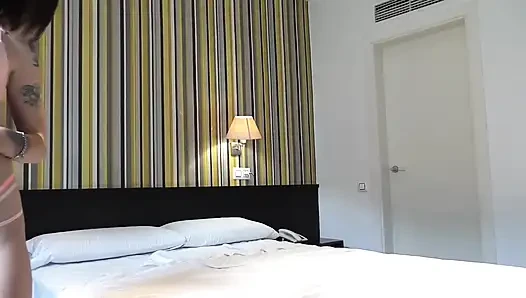 Genç İtalyan Silvia Soprano ile samimi seks, çok fazla çiş yutuyor. Bölüm 1