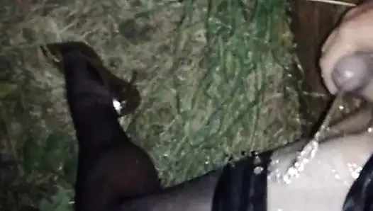 Sidik sürtük açık havada boşalıyor