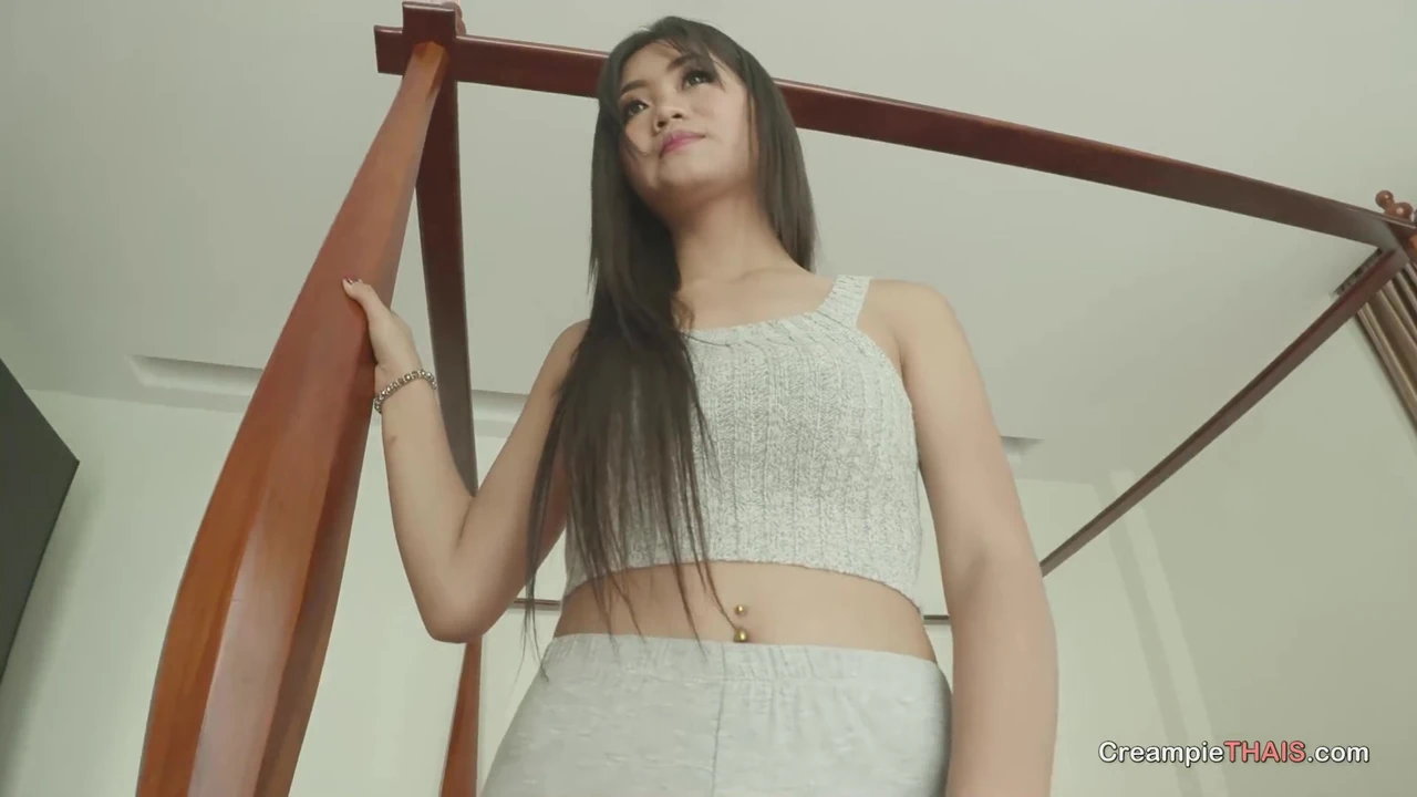 Đẹp thailand thiếu niên creampied qua vòi nước của người nước ngoài