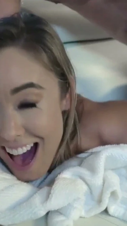 Mylf - yaramaz Asyalı orta yaşlı seksi kadın dudaklarını büyük gafla sarıyor ve parlak tükürükle kapatıyor | Klip 3