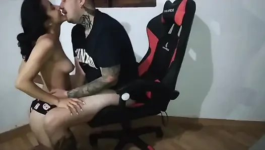 Karımın en iyi arkadaşı çok iyi sikişiyor