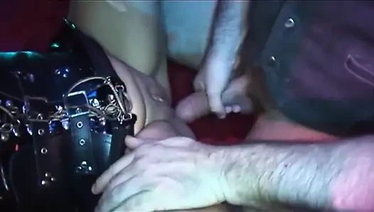 Olgun esmer vahşi grup sekste büyük yumrukla genişliyor