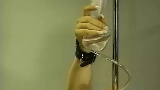 Sarışın sahibe çifte hükmediyor