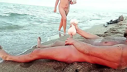 Plajda halka açık mastürbasyon