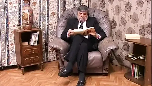 Büyük götlü esmer döllenmeyi hak ediyor