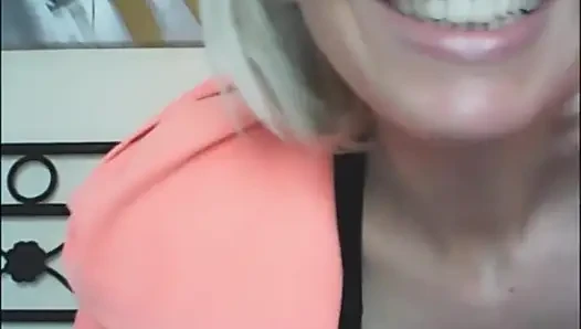 Arkadaşım Nicoletta Embassi'ye yemin ediyorum, sana göğüslerimi gösteriyorum ve gerçekten kabaca konuşuyorum. Biz iki yaramaz arkadaşız