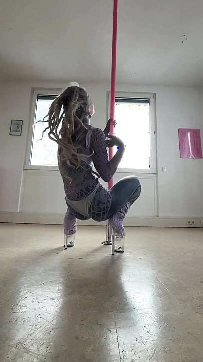 I am dancing on the pole for you !