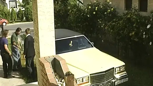 Çekici Alman sürtükler ateşli dörtlü sekste sikiliyor