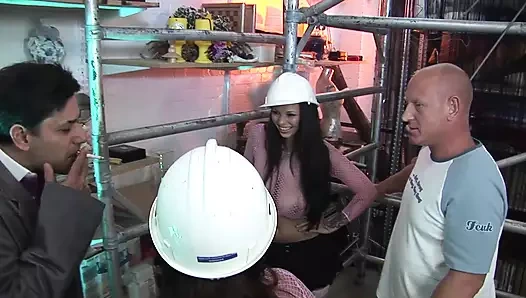 Chantel Ferrera ile grup parti siyah saçlı bir fahişe