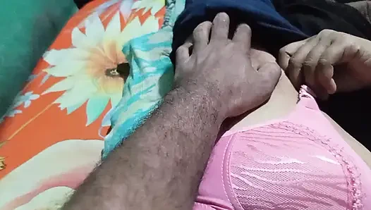 Bangladeşli güzel kız arkadaş evde sikişiyor