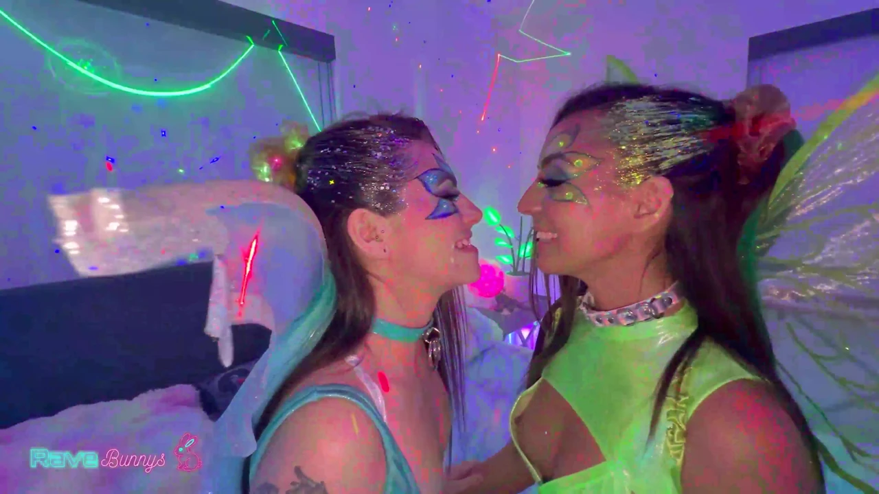 Vixens Sasha Tatcha and Tiny Rhea’s Hardcore Rave Threesome!