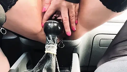 Bir Arkadaşımın Arabasının Vites Kolunu Bir Fahişe Gibi Amıma Soktum