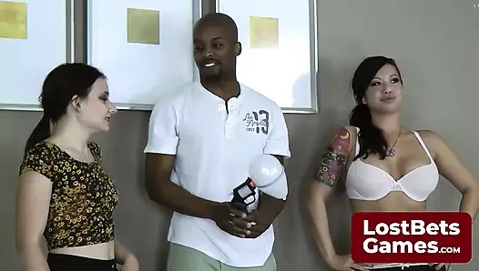 Striptiz yunan ruleti oyunu bir twist ile başlıyor