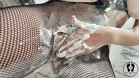 FILM EDEPSIZ ASOSYAL GENÇ KıZ KREM ŞANTIYLE AŞAĞıLANıYOR