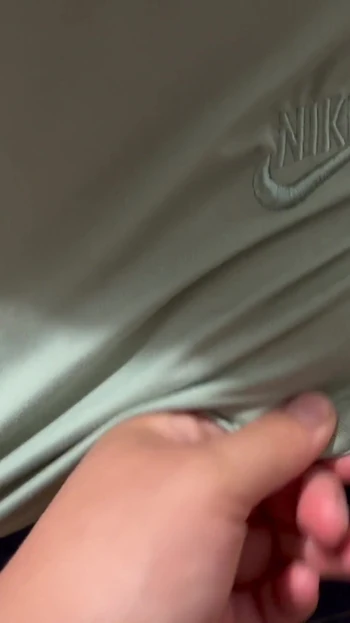 Обязательный для просмотра момент из "Моя латина STEPMOM застряла под кроватью, она ждет мой горячий хуй.".