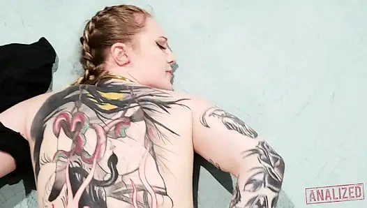 Bebek Sid'in arka kapı mutluluğu - dövmeli genç kızın anal dölleme macerası