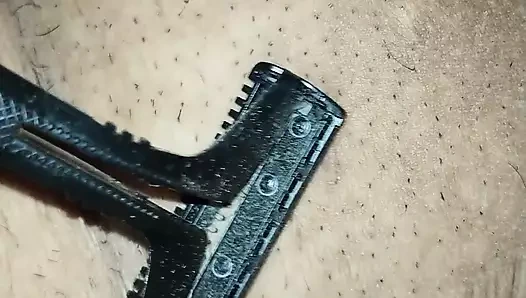 Rand Biwi'nin saçı temizleniyor