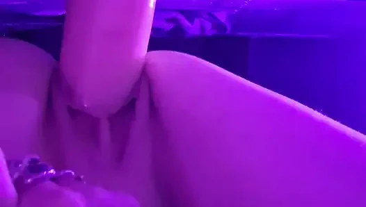 13 inçlik dildoma biniyorum