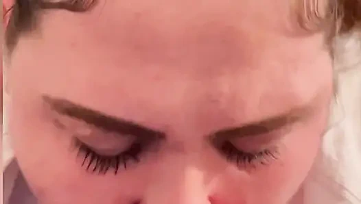 Üvey kız kardeşim beni emiyor eski sevgilim bana aptal fahişe demeye devam ediyor