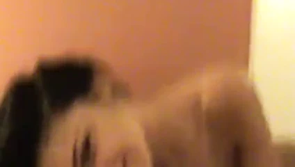 Ateşli kız küçük yarağımı emiyor