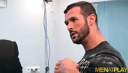 Menatplay - enzo rimenez takım elbiseli adam prezervatifsiz Denis Vega