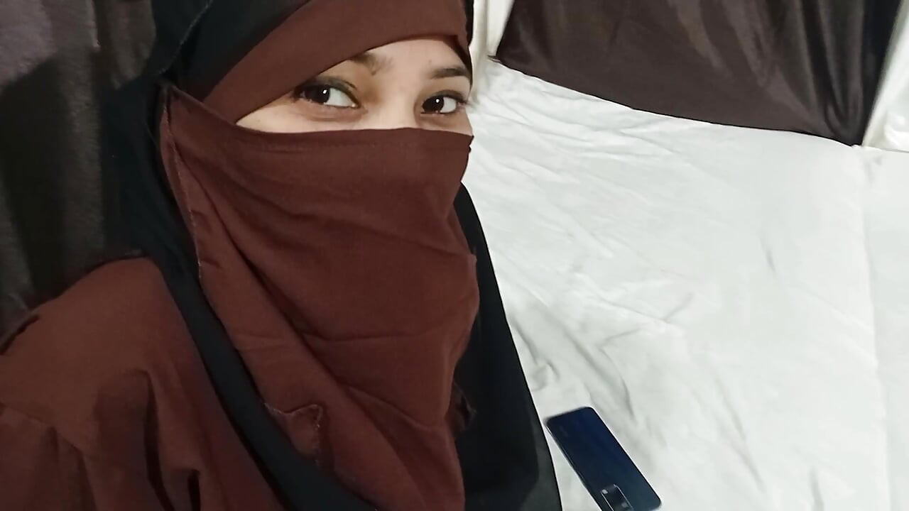 Güzel Müslüman bir kızın sulu amcığı, daha önce hiç sikişmedim