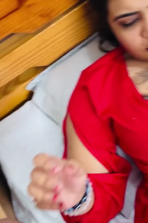 Şimdi bu odada Alka Bhabhi ve Moat Me Moat Land